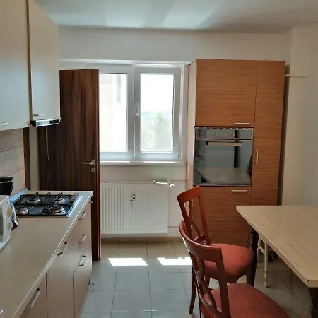 شقة Large Cozy Central Apartment, With A View *