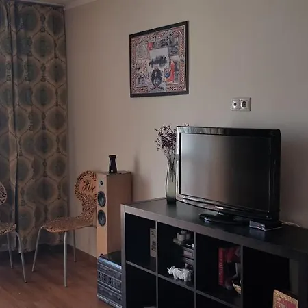 Large Cozy Central Apartment, With A View شقة